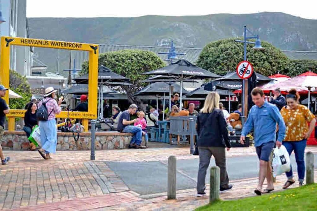 Central Modern Studio Apartment, Hermanus Waterfront Exterior photo