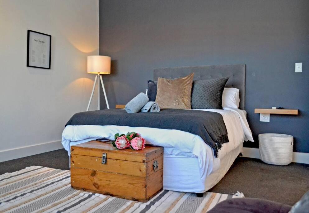 Central Modern Studio Apartment, Hermanus Waterfront Exterior photo