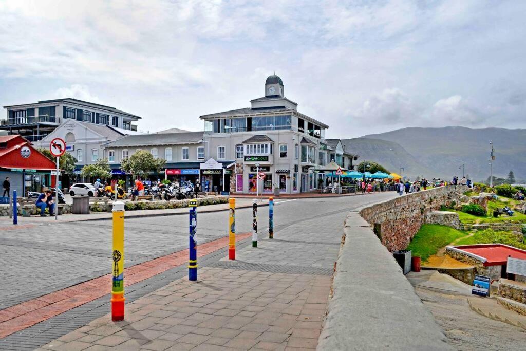 Central Modern Studio Apartment, Hermanus Waterfront Exterior photo
